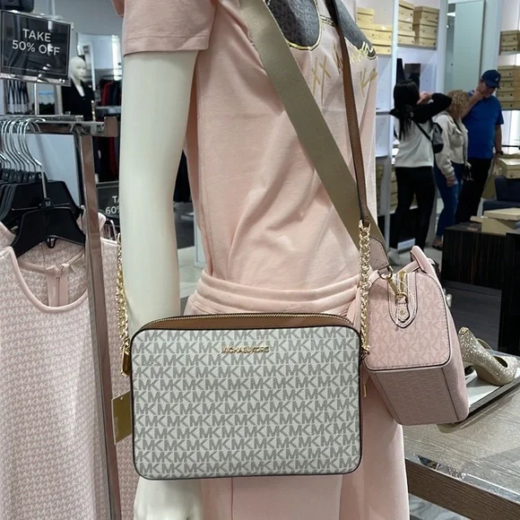 Michael Kors Jet Set Item Large East West Zip Crossbody Vanilla Signature - Picture 2 of 16